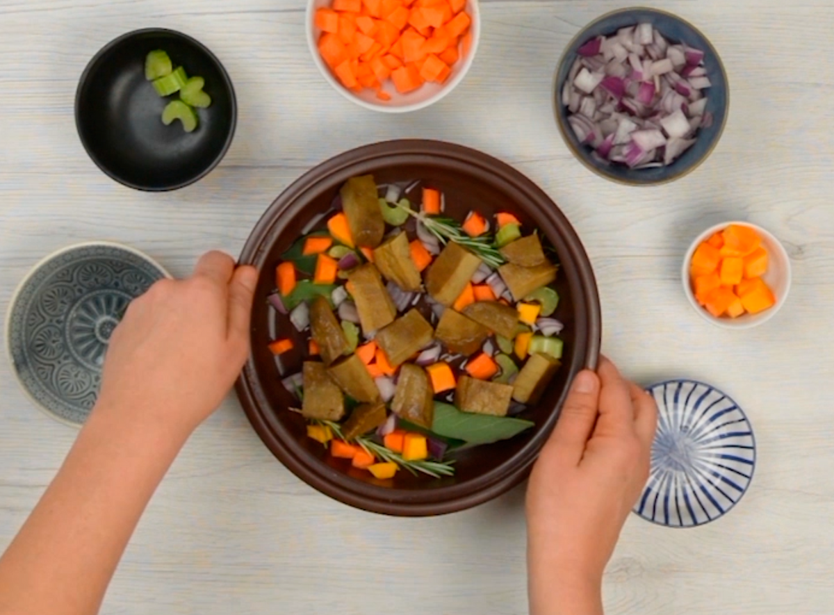 Purple Zisha clay tagine – available in 22 cm and 26 cm